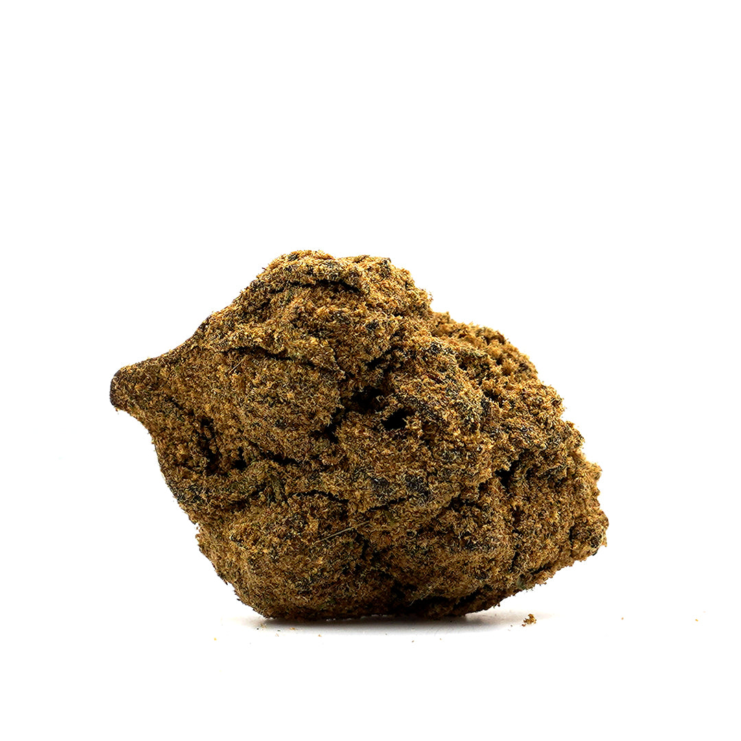 Qu'est-ce que la Moonrock THC-P 17% ? Plongez dans l'univers envoûtant de la Moonrock THC-P, une expérience unique aux arômes profonds et subtils. Chaque Moonrock est le fruit d'un parfait équilibre, naturellement dépourvu de terpènes ajoutés, offrant ainsi une saveur authentique et florale qui séduit les amateurs de cannabis légal.Qu'est-ce que la Moonrock THC-P ? Il s'agit d'une fleur de cannabis THC-P enduite d'huile de chanvre et saupoudrée de pollen THC-P, créant ainsi une expérience sensorielle incomparable.La Moonrock THC-P est une variété de fleur de cannabis THC-P enrobée de wax et saupoudrée de skuff, provenant de plantes riches en THC-P. Son nom "moonrock" fait référence à sa texture dense et à son revêtement de pollen, offrant une expérience unique à chaque bouffée.